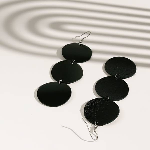 Mustat Dance Petite Trio korvakorut.