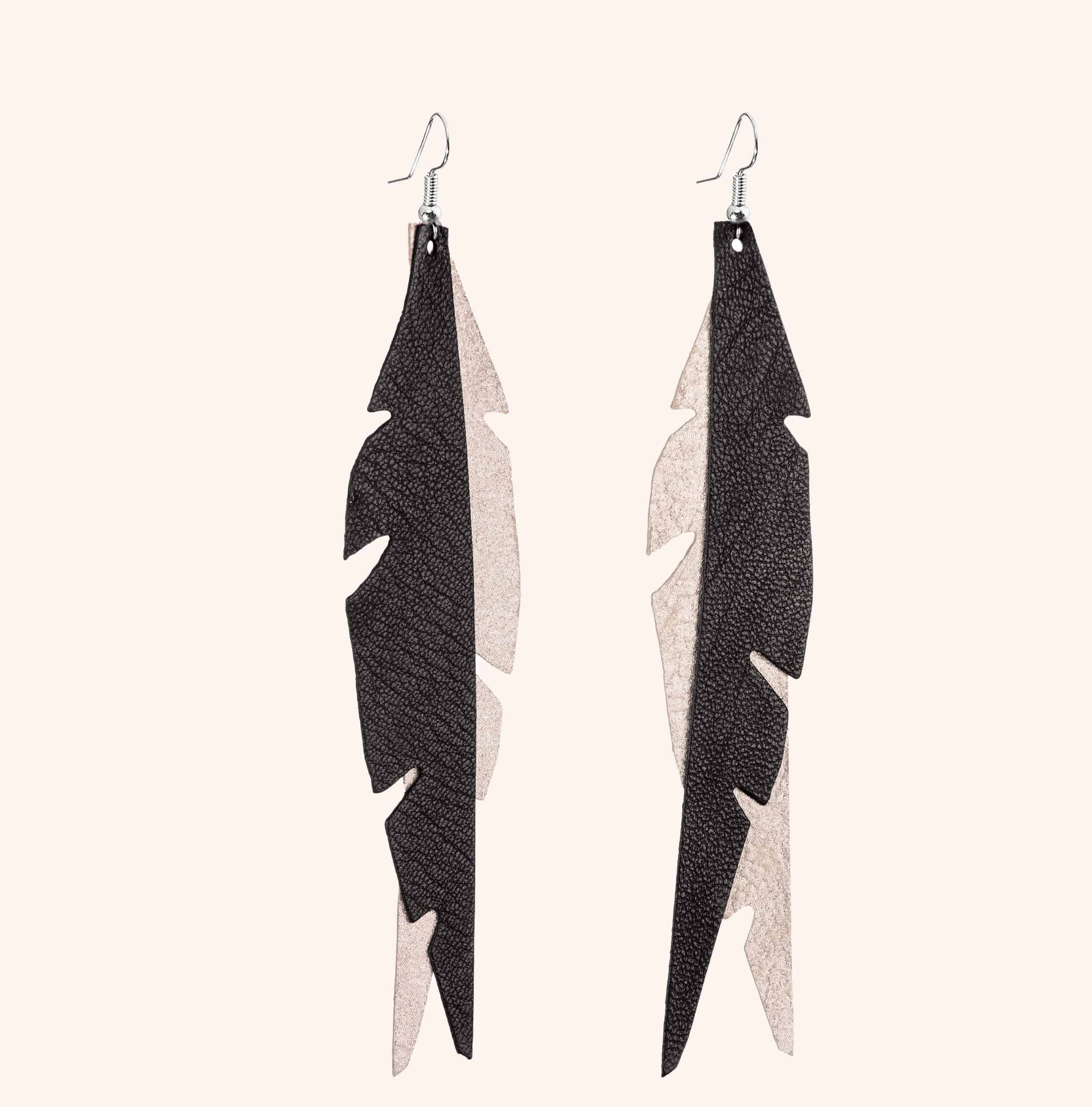 Ruusukultaiset Feathers Glam korvakorut.