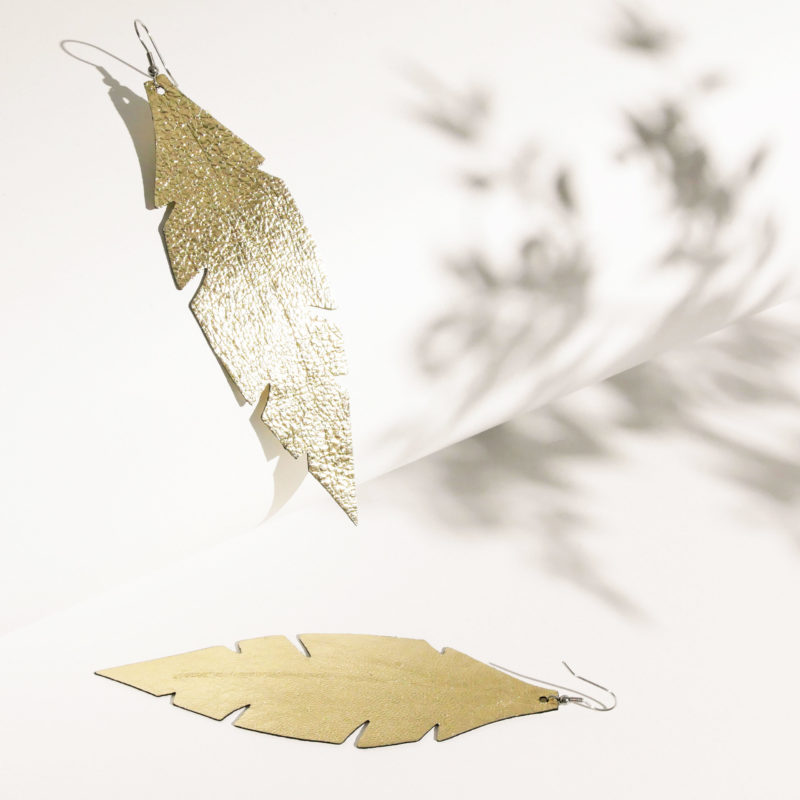 FEATHERS Grande Folio Gold web 800x800 1