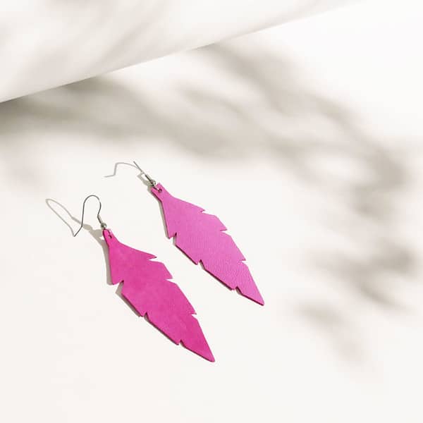 FEATHERS Midi pink earrings