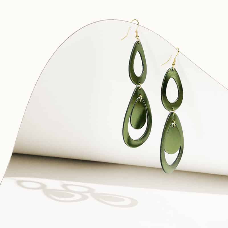 Sade Petite Waterfall korvakorut sammaleenvihreä/ Sade Petite Waterfall earrings in moss green