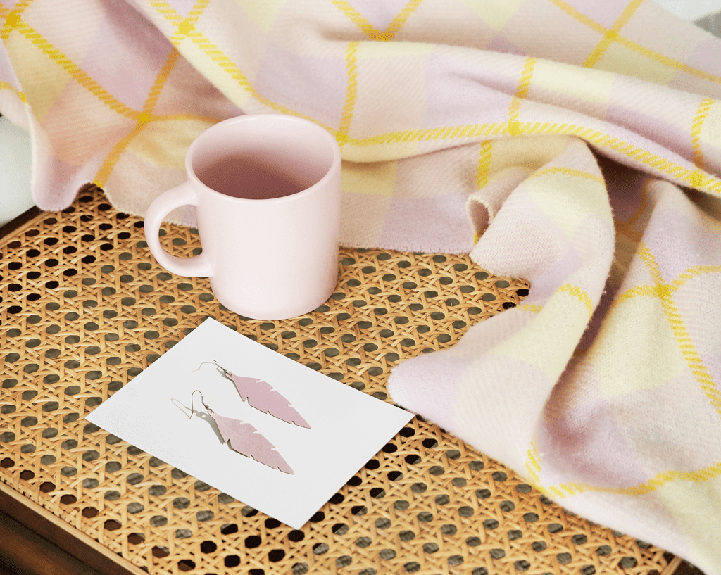 FEATHERS Midi lavender pink coffee cup bright